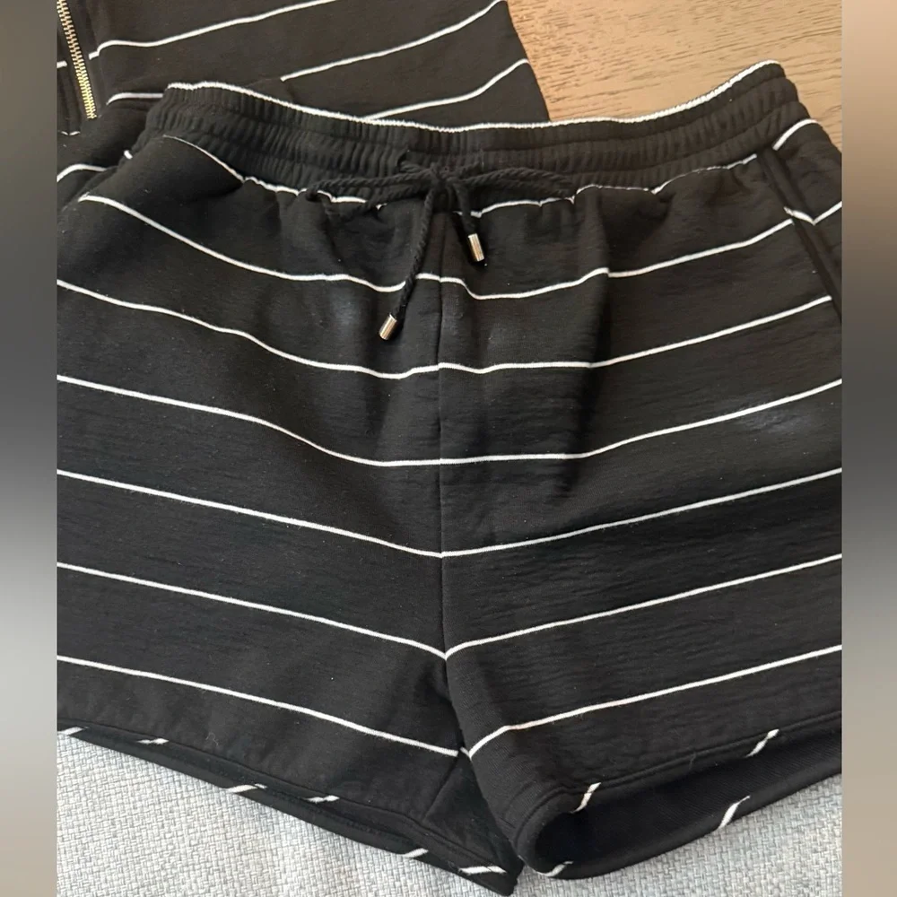 entro Black & White Top & Shorts Set - Picture 5 of 8